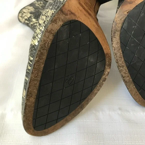 Donald J Pliner Couture Swift gold Metallic Ankle Boots size 7.5 - Picture 9 of 15